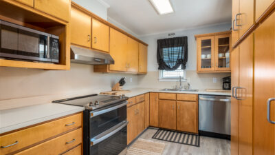 008 Coastal Breeze Fully Equipped Kitchen