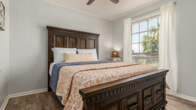 012 Coastal Breeze NW Queen Bedroom