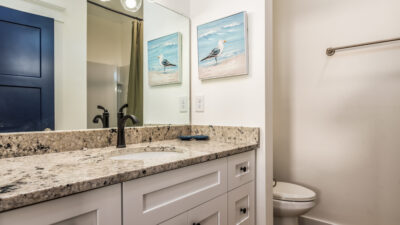 015 Sandy Clam V SW Private Bathroom